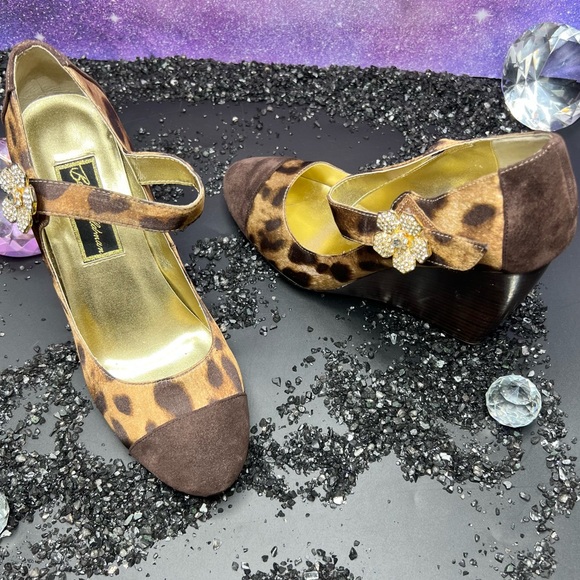 Beverly Feldman Animal Print and Brown Suede Wedge Heels with Rhinestone Brooch - Picture 8 of 8